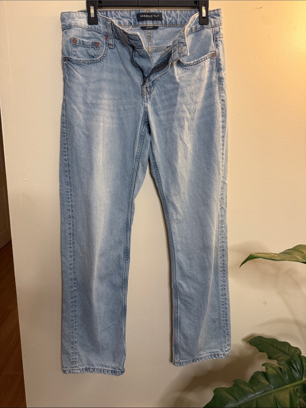 Aeropostale Low Rise 90s Baggy Jeans Light Wash Size 4 Regular